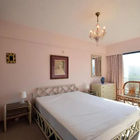 Stylish Seaside W Balcony Apartamento De Haan