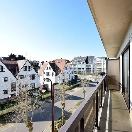 Stylish Seaside W Balcony Apartment